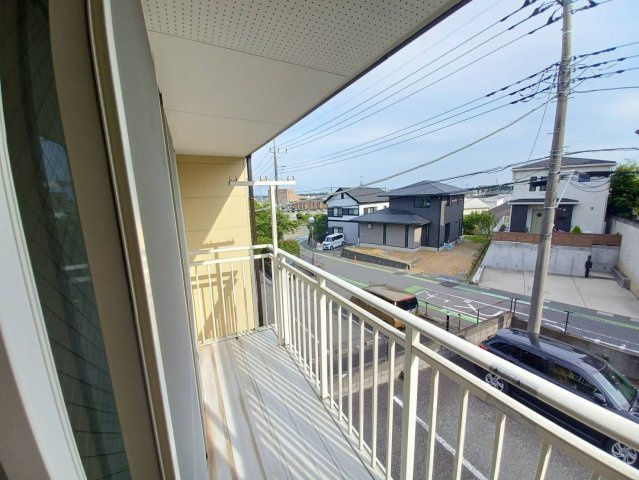 ジョイスタカハシB棟のバルコニー|バルコニーからの眺めを楽しみながら食事をしませんか