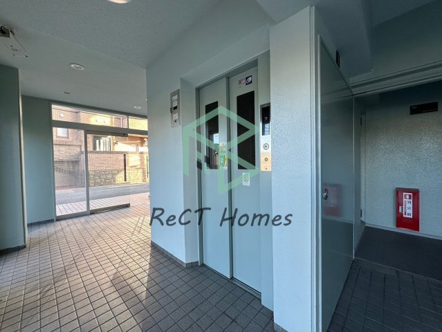 ヌーベルメゾン清水のエントランス