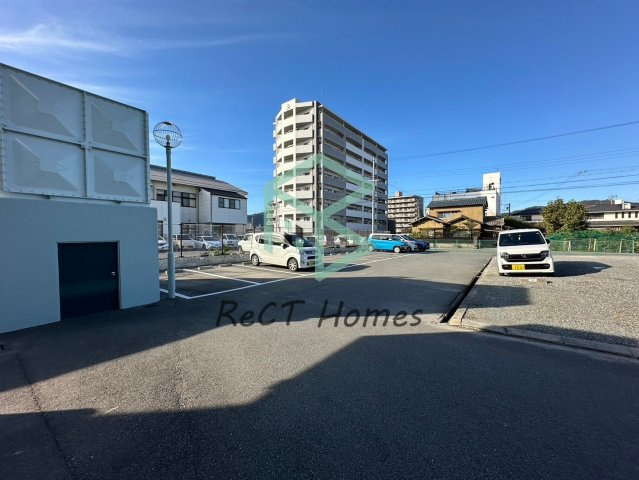 ヌーベルメゾン清水の駐車場