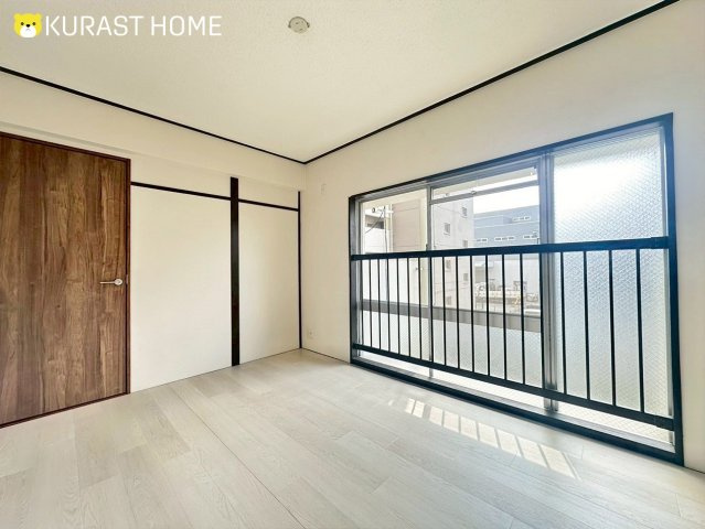 九条住宅B棟　2階の洋室