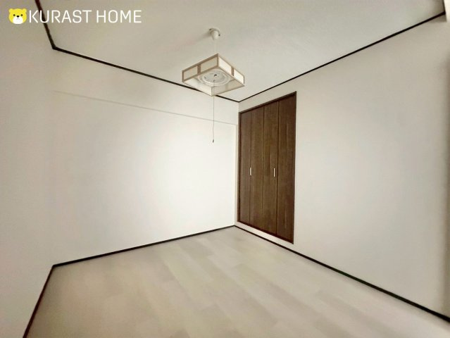 九条住宅B棟　2階の洋室