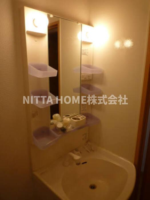 エスポワール・マサの洗面所|身支度に便利な独立洗髪洗面台になります◇