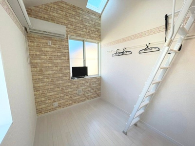 【居間・リビング】 | ユナイト山手ポール・メトラン | 4.8帖の洋室
