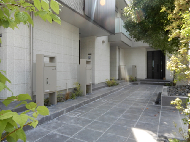 晴れテラスのエントランス|★玄関前アプローチ★