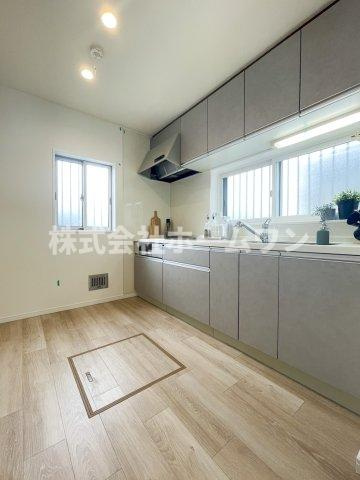 青梅市畑中　中古戸建のキッチン
