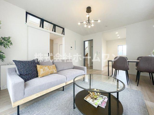 青梅市畑中　中古戸建の居間・リビング|ゆったりとした居間です