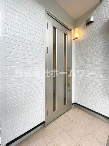 青梅市畑中　中古戸建の玄関|きれいな玄関です