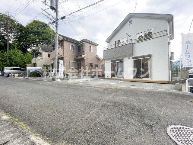 青梅市畑中　中古戸建の前面道路含む現地写真