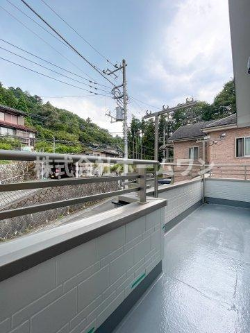 青梅市畑中　中古戸建のバルコニー|暖かな日差しのふりそそぐバルコニー