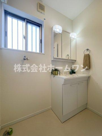 青梅市畑中　中古戸建の独立洗面台|朝の支度にも助かる、独立の洗髪洗面化粧台