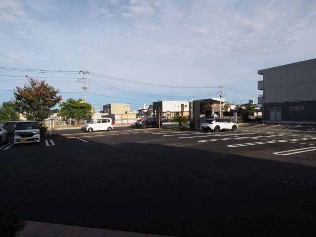 浜尻町　テナントの駐車場