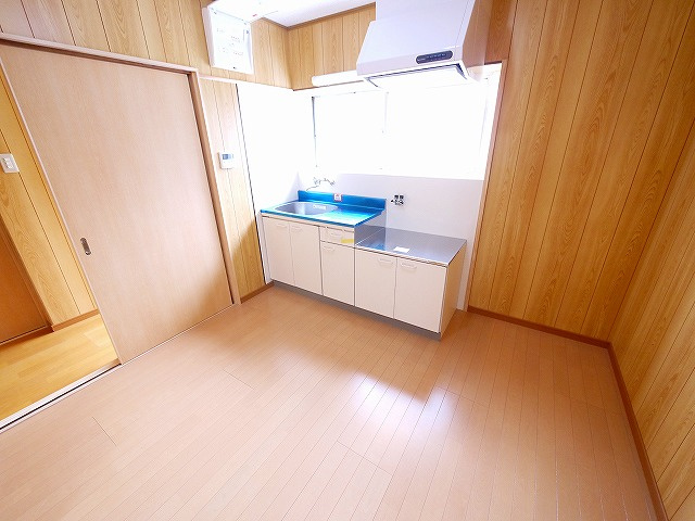 吉田借家の居間・リビング|こちらの居間で趣味の時間をお楽しみください