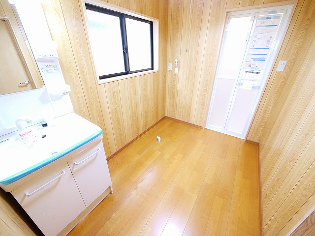 吉田借家の洗面所|広い洗面スペース