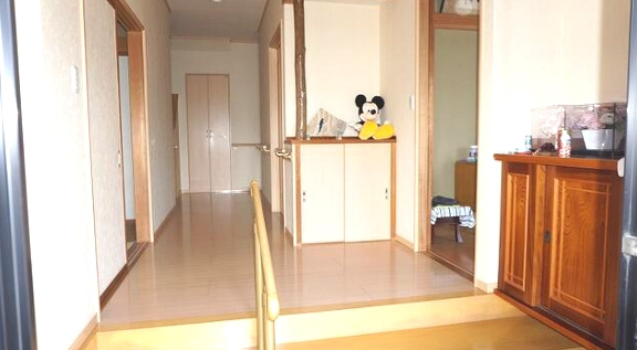 長生郡長生村一松戊　中古戸建の玄関|敷地約421坪　5SLDKK+倉庫+車庫 海まで徒歩約5分内外装リフォーム済みオール電化 IHコンロ