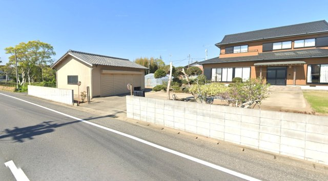 長生郡長生村一松戊　中古戸建の前面道路含む現地写真|敷地約421坪　5SLDKK+倉庫+車庫 海まで徒歩約5分内外装リフォーム済みオール電化 IHコンロ