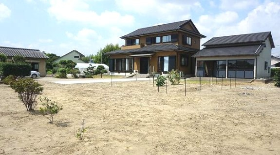 長生郡長生村一松戊　中古戸建の庭|敷地約421坪　5SLDKK+倉庫+車庫 海まで徒歩約5分内外装リフォーム済みオール電化 IHコンロ
