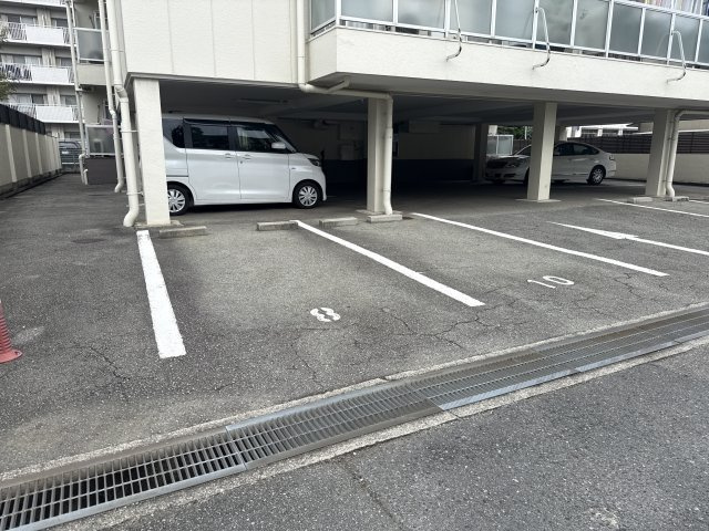 メゾン嵐山の駐車場