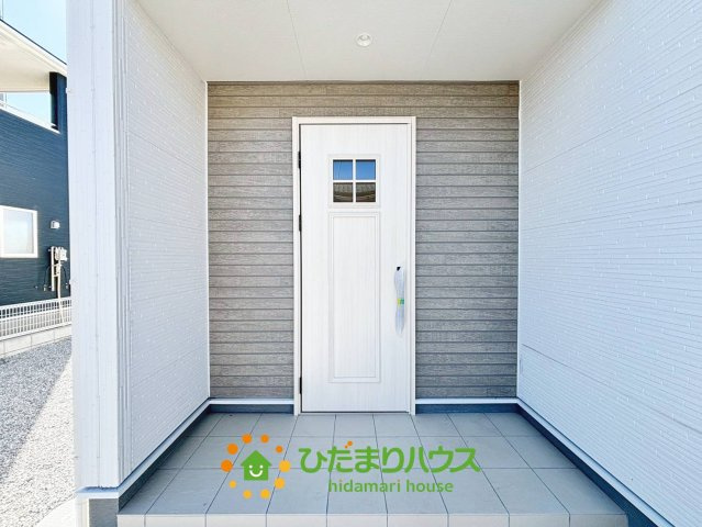 古河諸川第13　新築一戸建て　01　リーブルガーデンの玄関