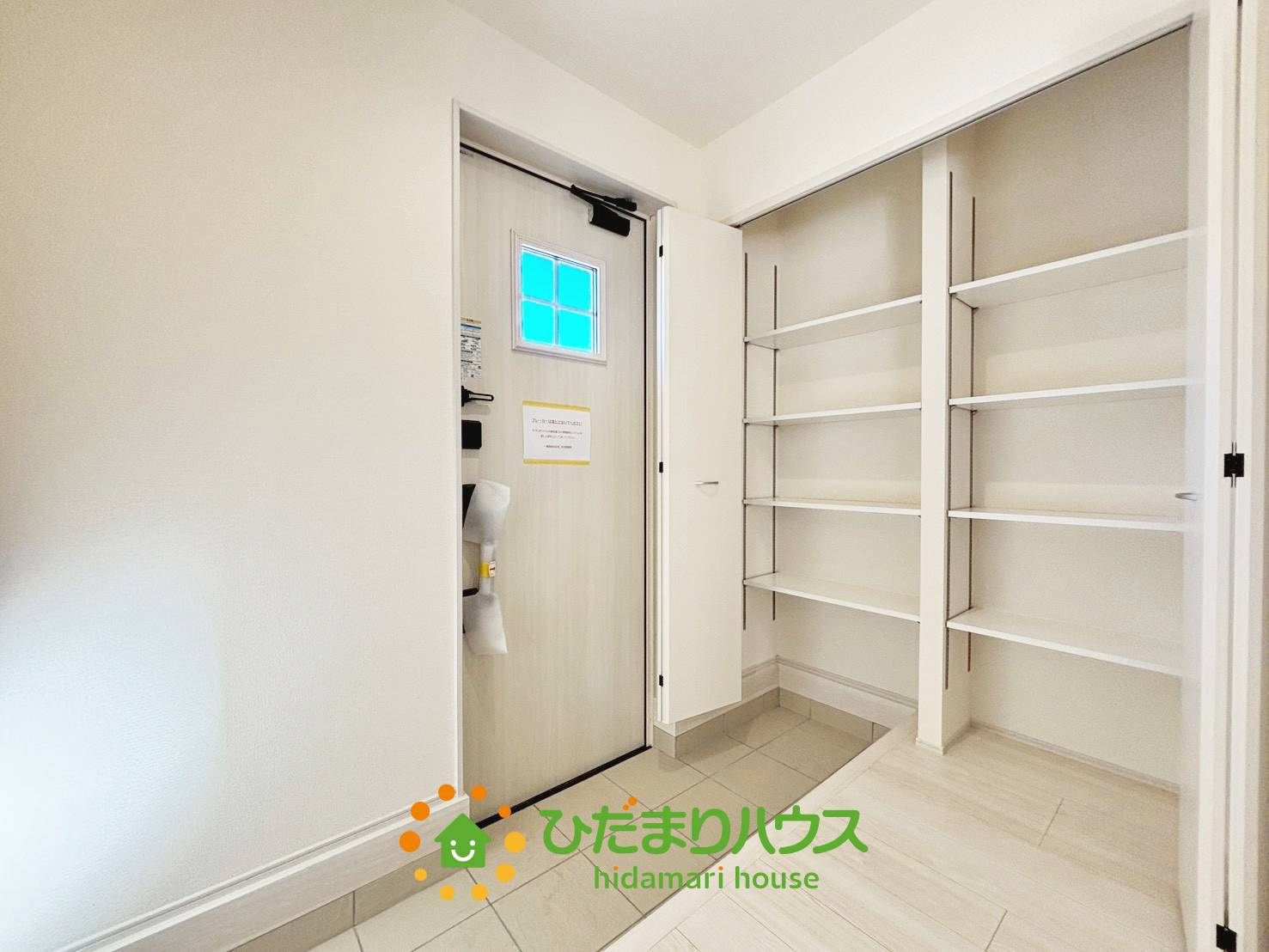 古河諸川第13　新築一戸建て　01　リーブルガーデンの玄関