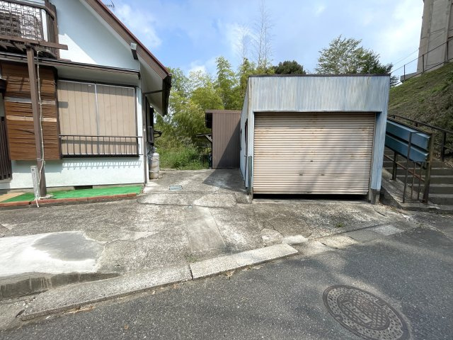 金谷郷Ｋ邸貸家の駐車場|※ガレージは使用できません