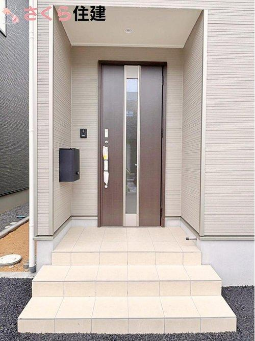 大田原市浅香　第8　3号棟の玄関|人感センサー付き照明