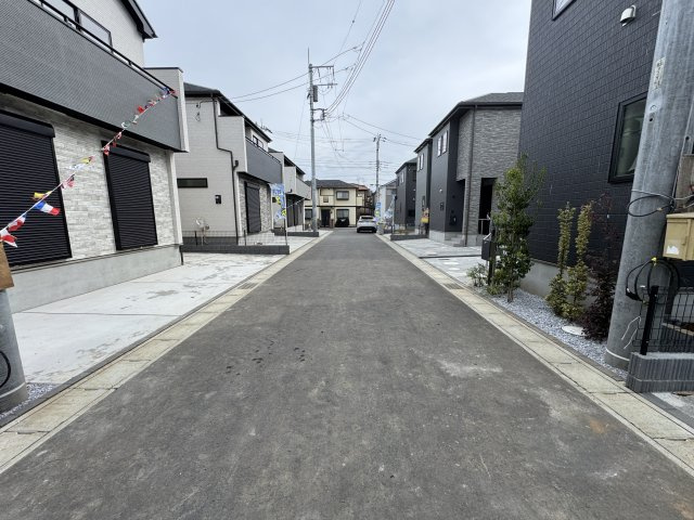 市川市宮久保４丁目新築戸建【宮久保小学校：9分】の前面道路含む現地写真|中央開発道路
