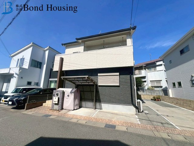 オール電化住宅・南西向きで陽当り良好　二見町東二見　築９年の前面道路含む現地写真