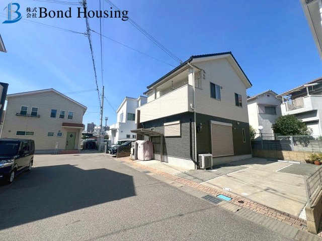 オール電化住宅・南西向きで陽当り良好　二見町東二見　築９年の前面道路含む現地写真