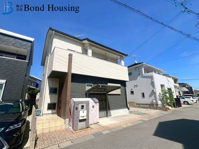 オール電化住宅・南西向きで陽当り良好　二見町東二見　築９年の前面道路含む現地写真