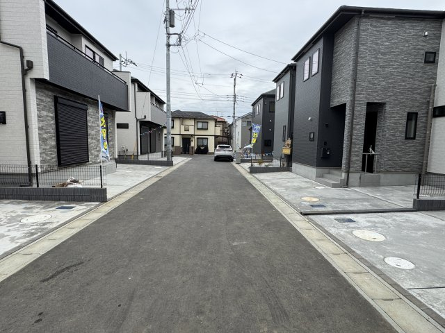 市川市宮久保４丁目新築戸建【宮久保小学校：9分】の前面道路含む現地写真|中央開発道路