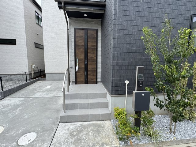 市川市宮久保４丁目新築戸建【宮久保小学校：9分】のエントランス|エントランス・玄関ポーチ