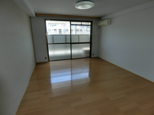 フラットライフワーク甲子園の居間・リビング