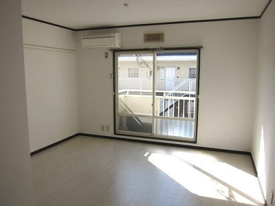 【居間・リビング】 | サンライフ森の西 | ※別部屋の写真