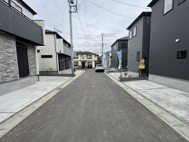 市川市宮久保４丁目新築戸建【宮久保小学校：9分】の前面道路含む現地写真|中央開発道路