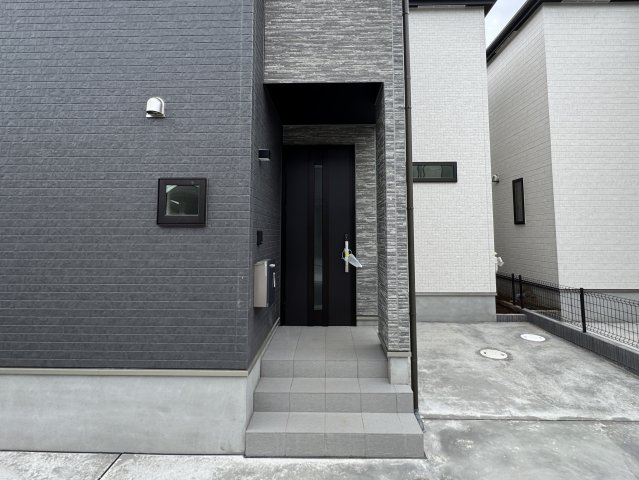 市川市宮久保４丁目新築戸建【宮久保小学校：9分】のエントランス|エントランス・玄関ポーチ