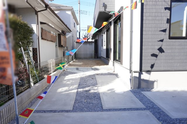 越谷市大字南荻島 新築分譲住宅の駐車場