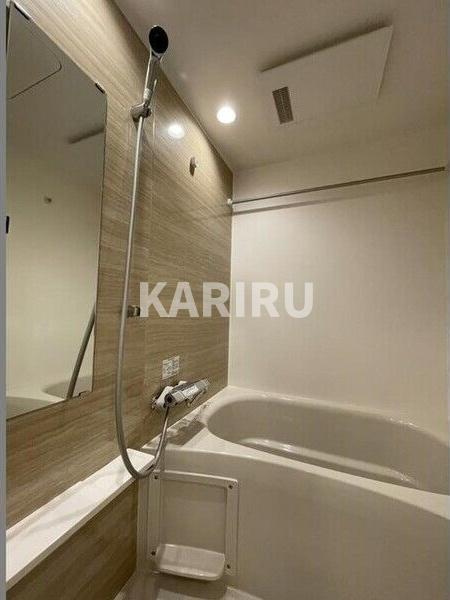 コンフォリア・リヴ本町WEST　Qの浴室