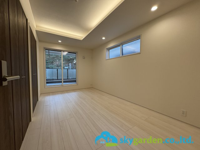 茅ヶ崎市浜須賀　新築戸建　全2棟2号棟の寝室|広くて明るい寝室