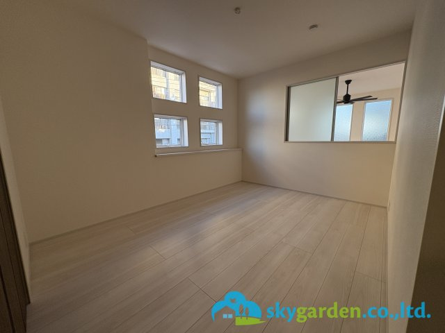 茅ヶ崎市浜須賀　新築戸建　全2棟2号棟の洋室|落ち着いた色調の洋室です