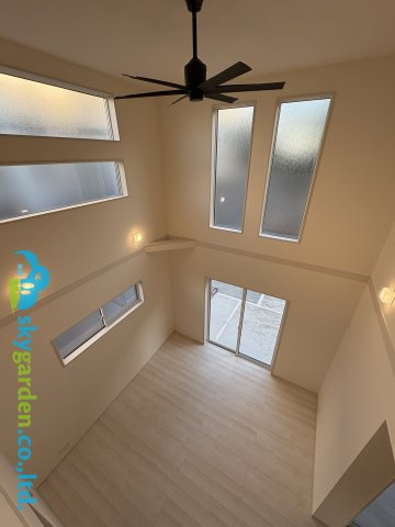 茅ヶ崎市浜須賀　新築戸建　全2棟2号棟の内装|吹抜の様子