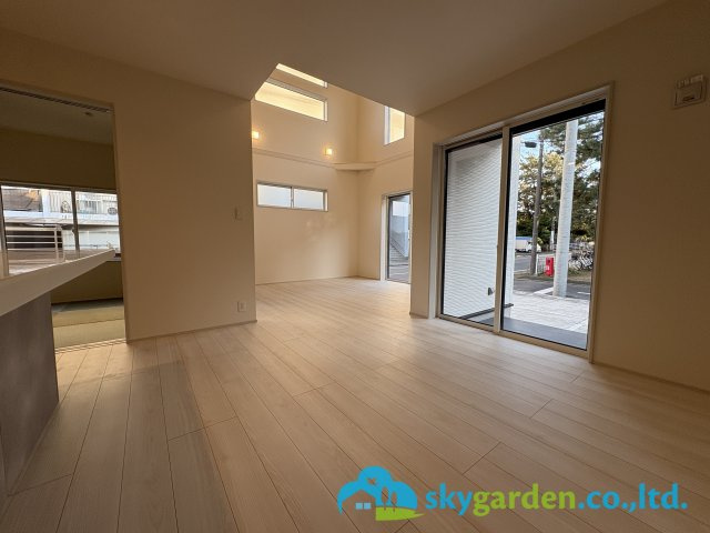 茅ヶ崎市浜須賀　新築戸建　全2棟2号棟の居間・リビング|おしゃれなリビングです