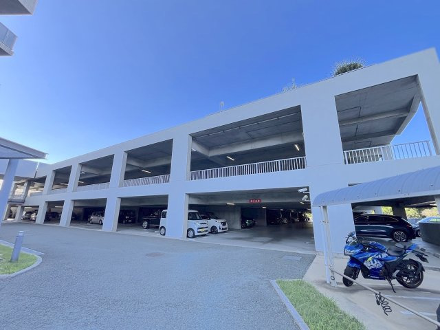 アイランドタワースカイクラブC棟の駐車場