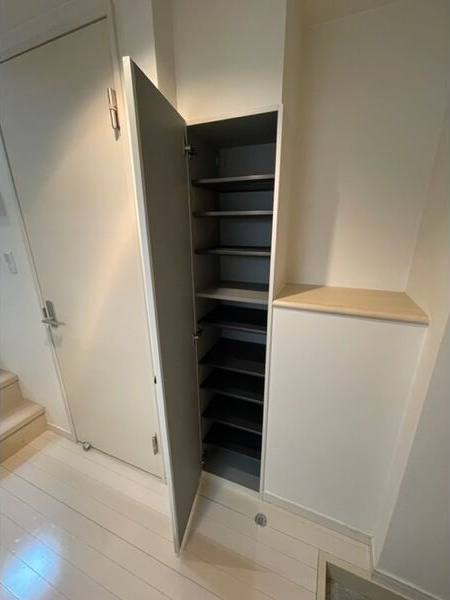 グランディール大宝の玄関