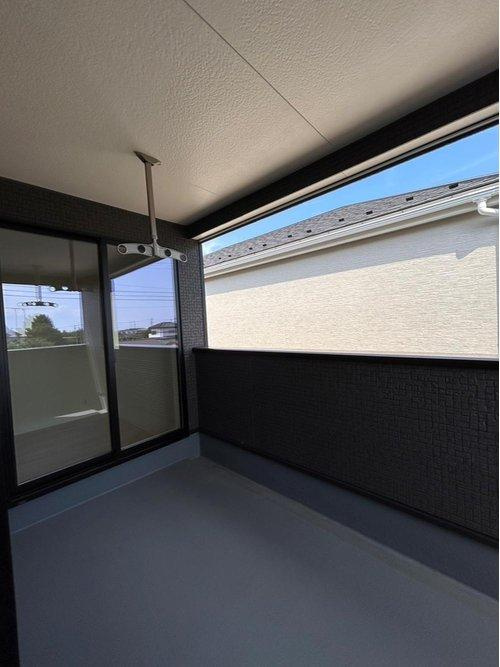 大田原市末広　第5　3号棟のバルコニー|屋根付きバルコニーだから急な雨も安心！