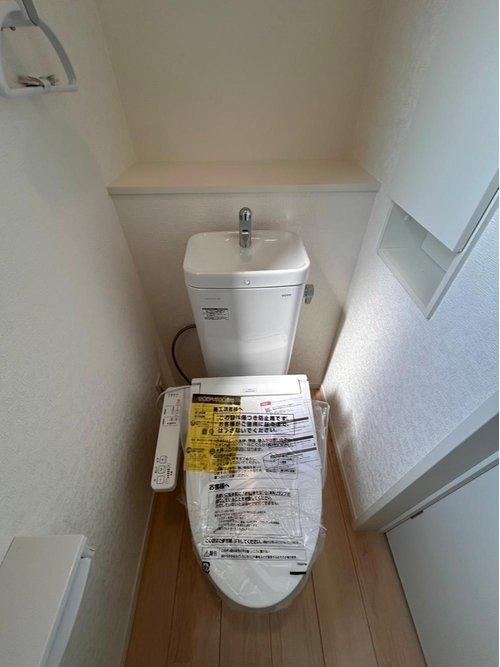 大田原市末広　第5　3号棟のトイレ|1F2Fトイレは壁収納付きで便利