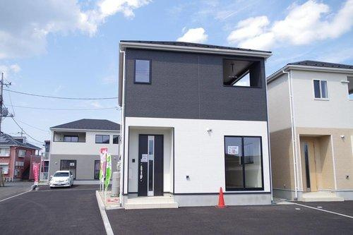 大田原市末広　第5　3号棟の外観|玄関は人感センサーライト付き