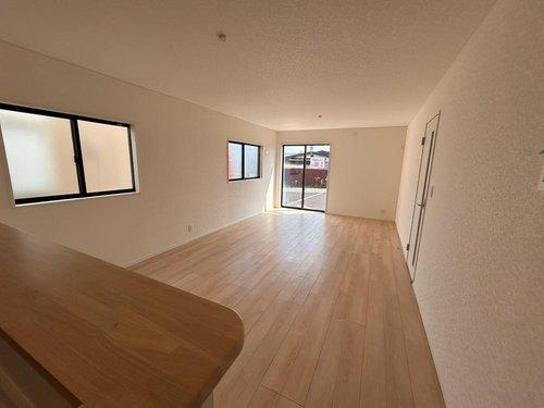 大田原市末広　第5　3号棟の居間・リビング|日当たり良好広々リビング！