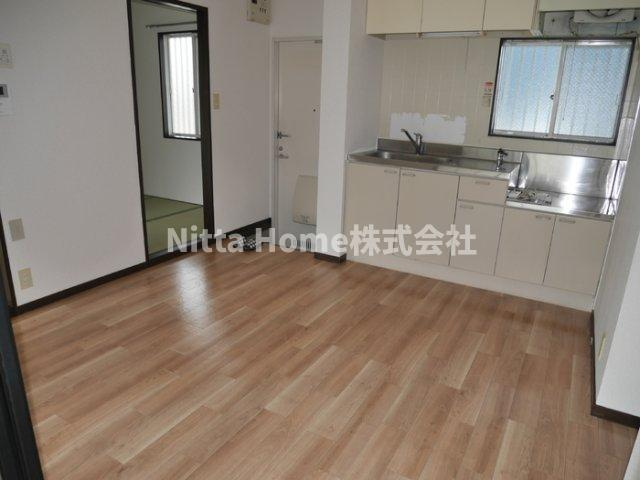 ファミールコーポ高屋６の居間・リビング|６帖のダイニングキッチンです☆彡