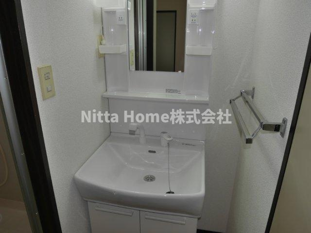 ファミールコーポ高屋６の洗面所|独立洗髪洗面台がついています◇