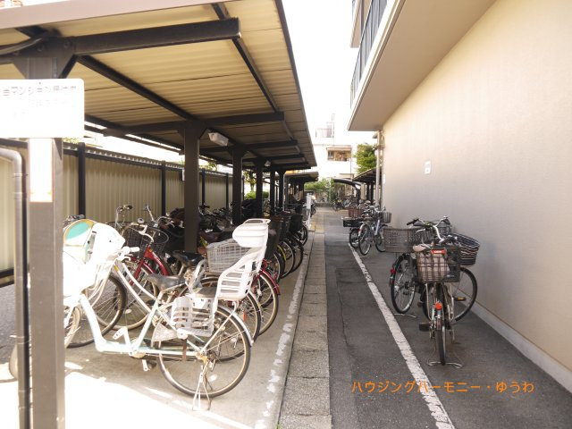 【駐輪場】 | グリーンパーク王子 | 屋根付きの駐輪場となっていますので、雨の日でも大切な自転車が濡れずに済みます。